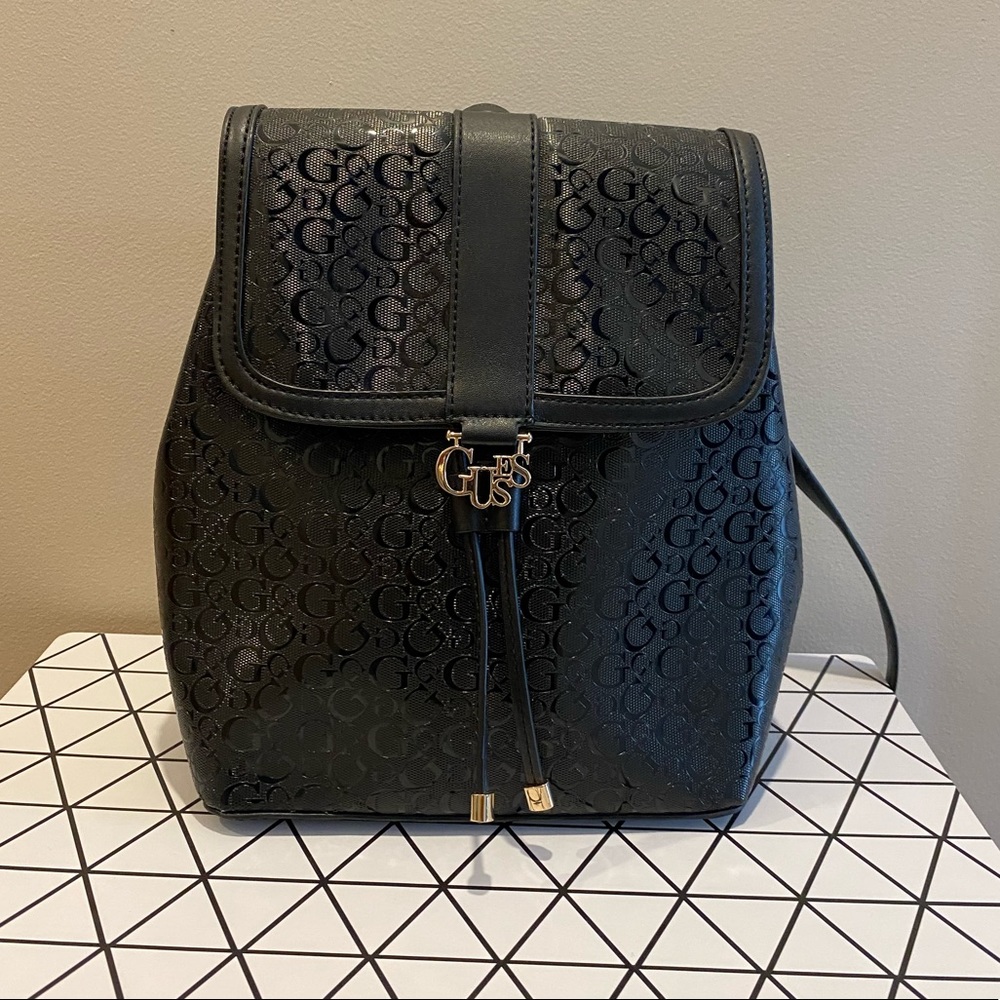 New never used authentic Guess backpack- $6.99 discounted shipping!!
